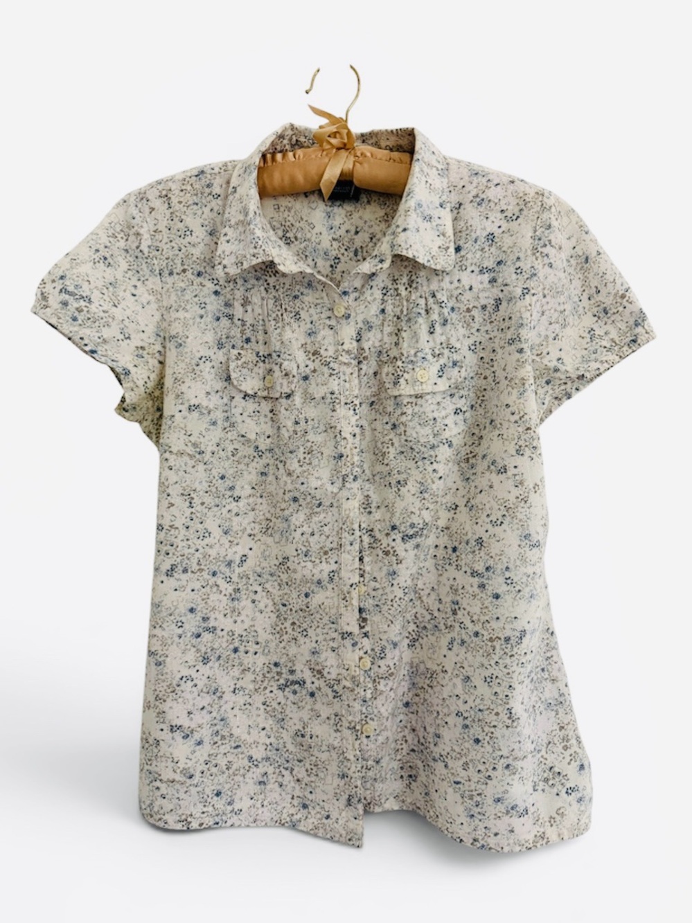 Sonoma Lifestyle Light Floral Button-Up Shirt in White and Blue